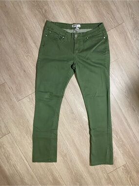 💜3/$25💜 Klip pants size 13